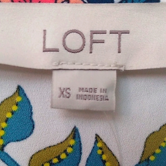 LOFT Floral V-neck Puff Sleeve Blouse, XS, NWT - Picture 6 of 8